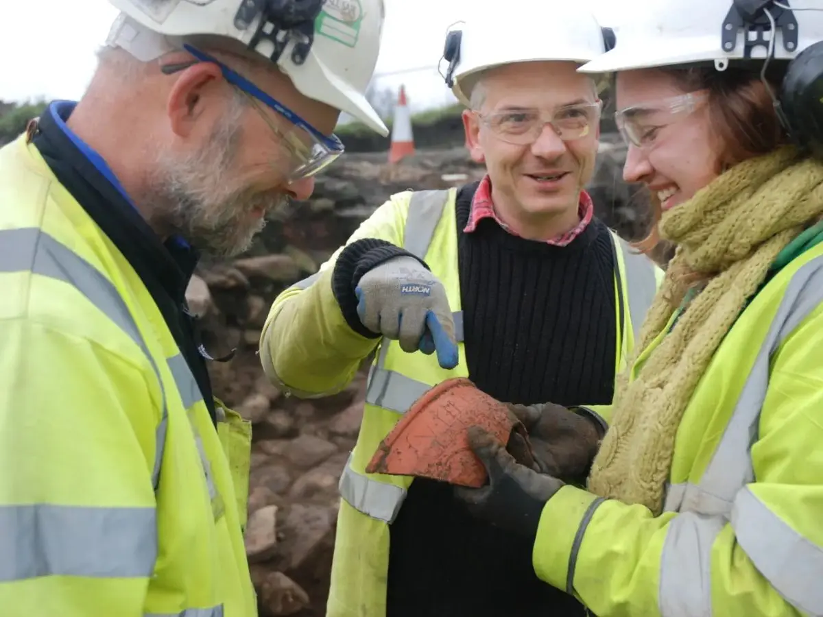 Archaeologists with pottery